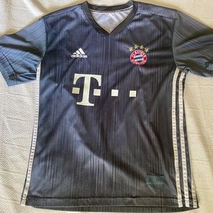Adidas - FC Bayern Munich James Rodriguez Youth Soccer Jersey